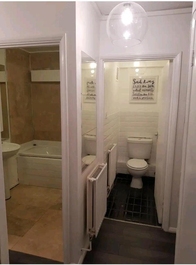 דירות לונדון R1 Superking Sized Bed & 65" Tv On The Wall In Clapham מראה חיצוני תמונה