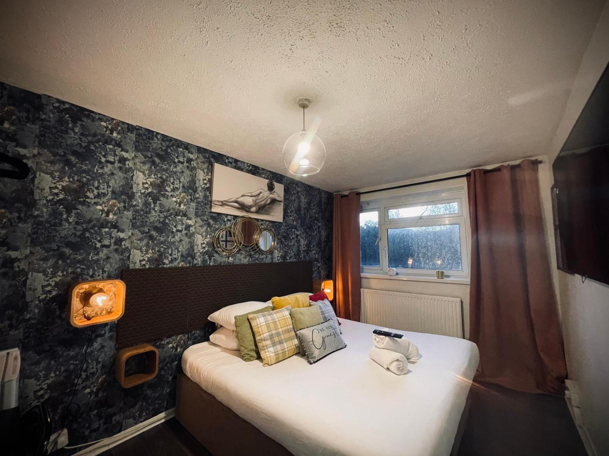 דירות לונדון R1 Superking Sized Bed & 65" Tv On The Wall In Clapham מראה חיצוני תמונה