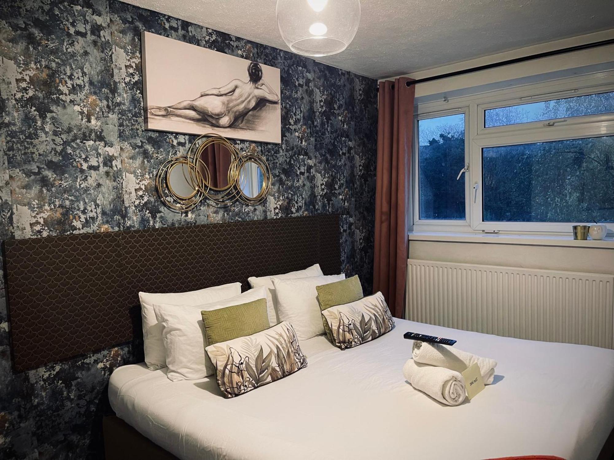 דירות לונדון R1 Superking Sized Bed & 65" Tv On The Wall In Clapham מראה חיצוני תמונה