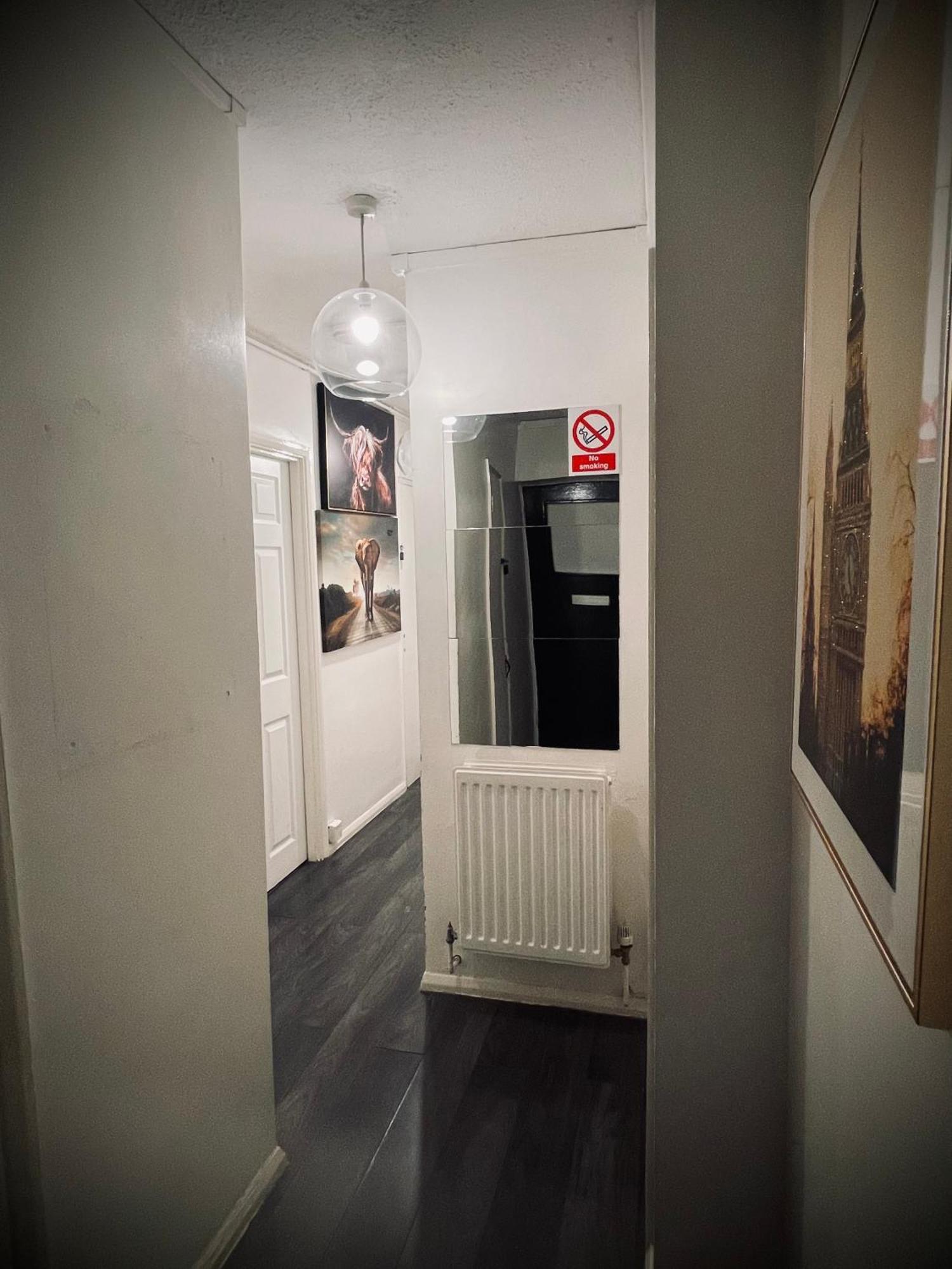 דירות לונדון R1 Superking Sized Bed & 65" Tv On The Wall In Clapham מראה חיצוני תמונה